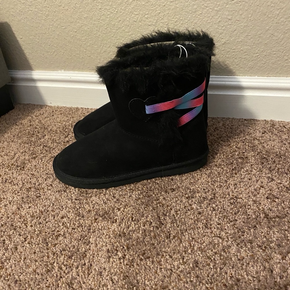 Brand New Girls Boots - Picture 2 of 6
